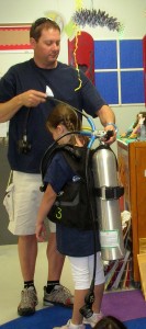 greg-helping-student-with-scuba-gear-cropped